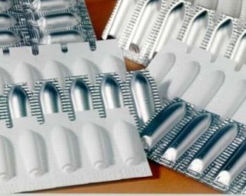 Обзор популярных свечей от анальных трещин